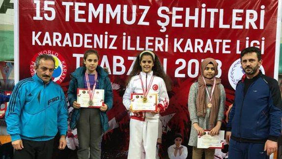 Kaşüstü Cumhuriyet Ortaokulu Öğrencisi Almina KELEŞ Karatede Gururumuz Oldu