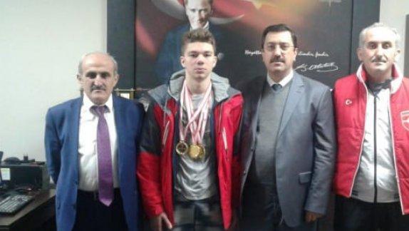 Yomra Fen Lisesi Öğrencisi Çağrı Baydar Yüzmede İki Türkiye Şampiyonluğu...