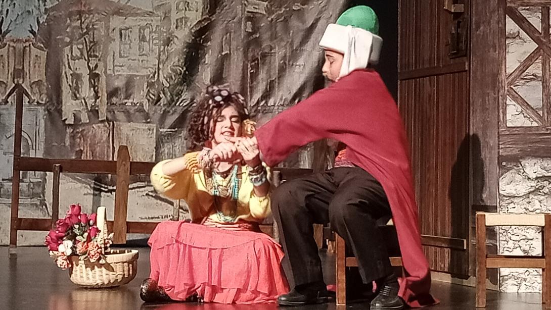 KAŞÜSTÜ ORTAOKULU ÖĞRENCİLERİNDEN HAMAMİZADE İHSAN BEY KÜLTÜR MERKEZİ KONFERANS SALONU'NDA TİYATRO ŞÖLENİ