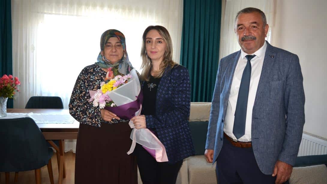 ŞEHİT ÖĞRETMENİMİZ MELEK GÜRTEMEL'İN AİLESİNİ ZİYARET ETTİK
